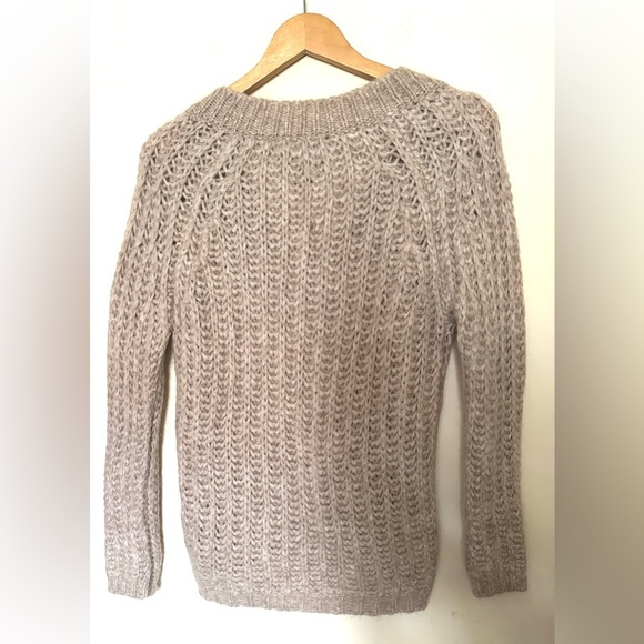 Zara Women's V-Neck Alpaca Knit Sweater Size Medium Beige Long Sleeve Pullover - Picture 3 of 11